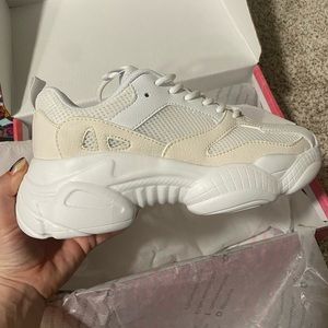 Berness Billee White and Beige Sneakers